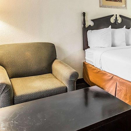 Quality Inn & Suites Conference Center Statesboro Historic District Esterno foto