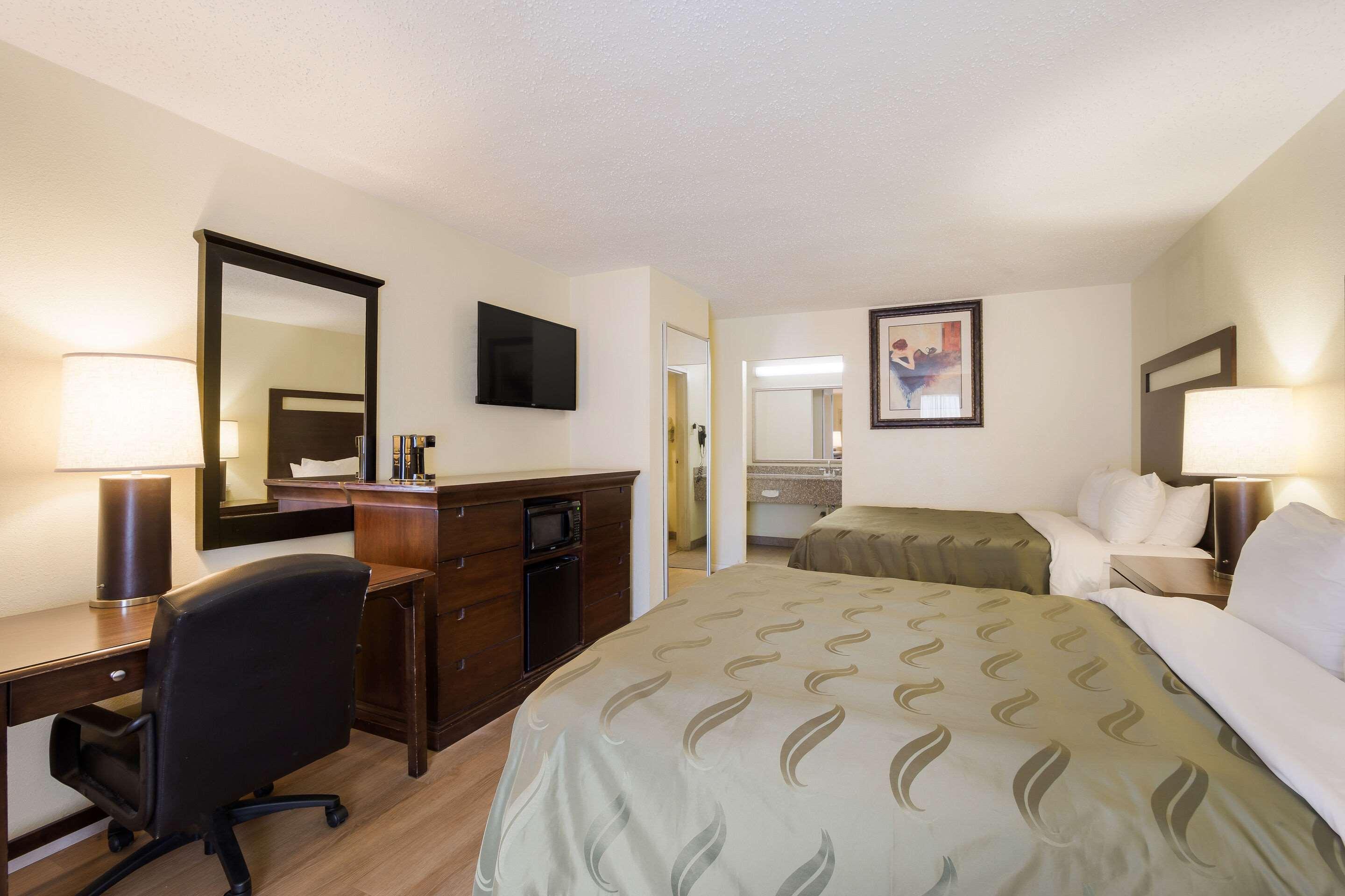 Quality Inn & Suites Conference Center Statesboro Historic District Esterno foto