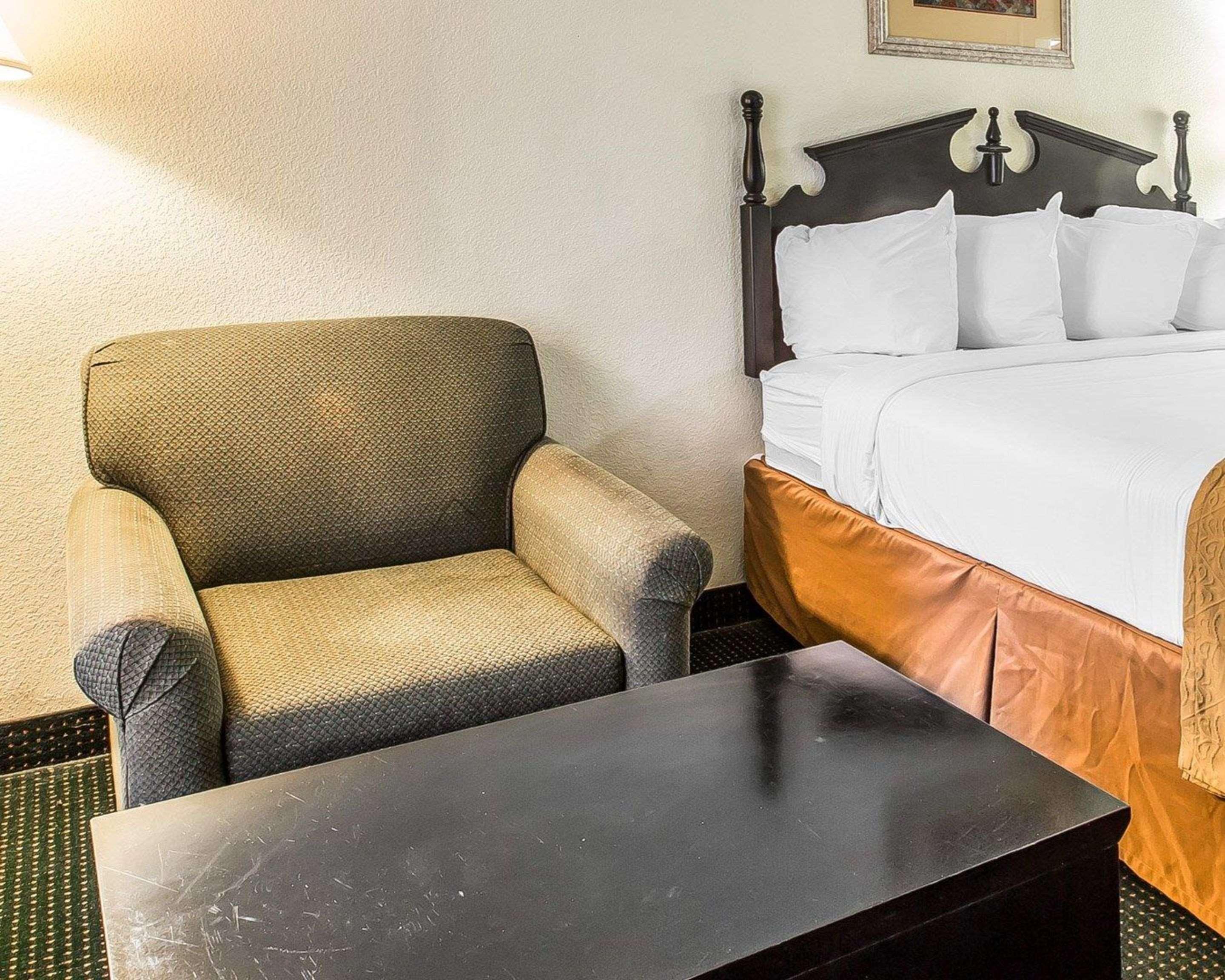 Quality Inn & Suites Conference Center Statesboro Historic District Esterno foto
