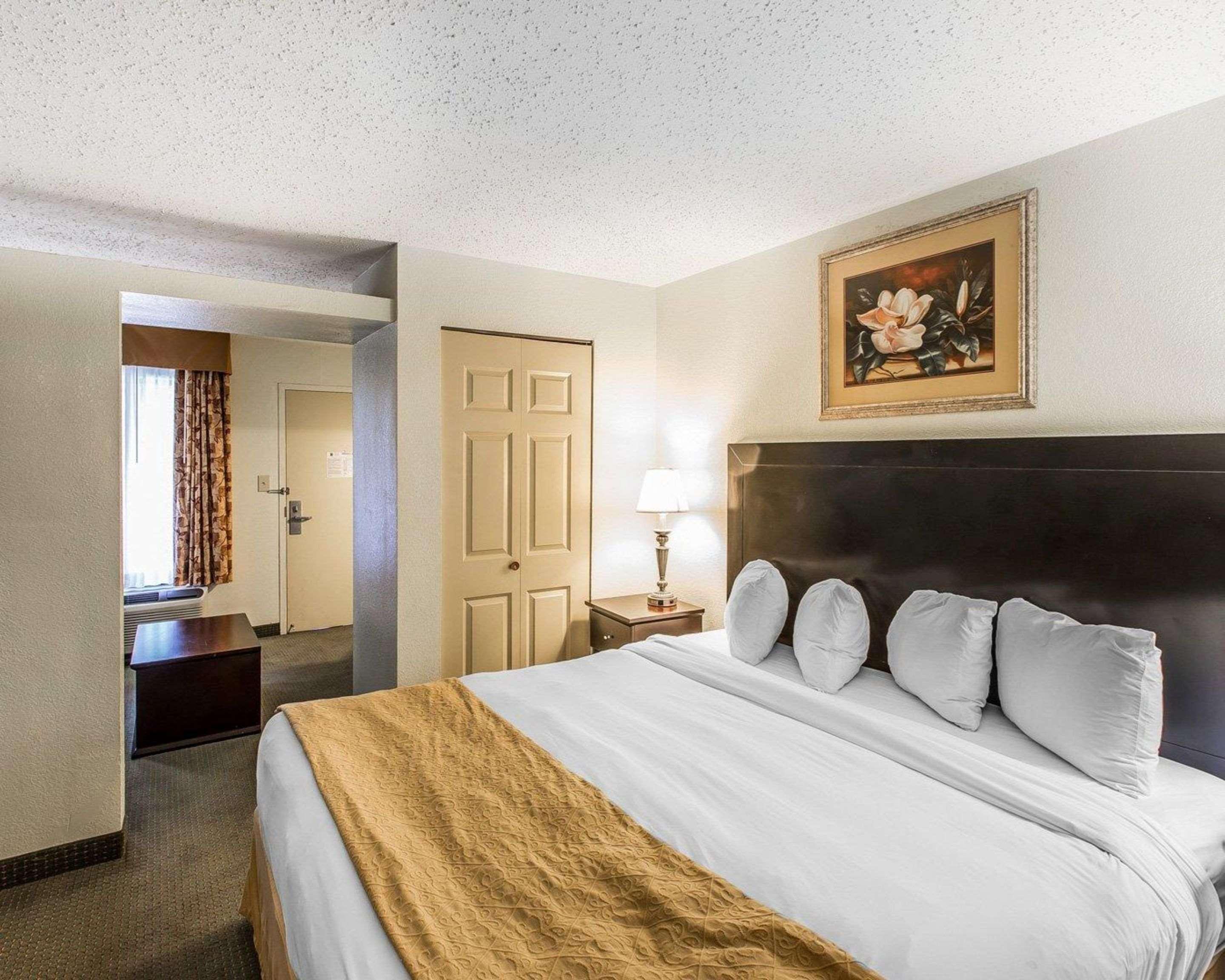 Quality Inn & Suites Conference Center Statesboro Historic District Esterno foto