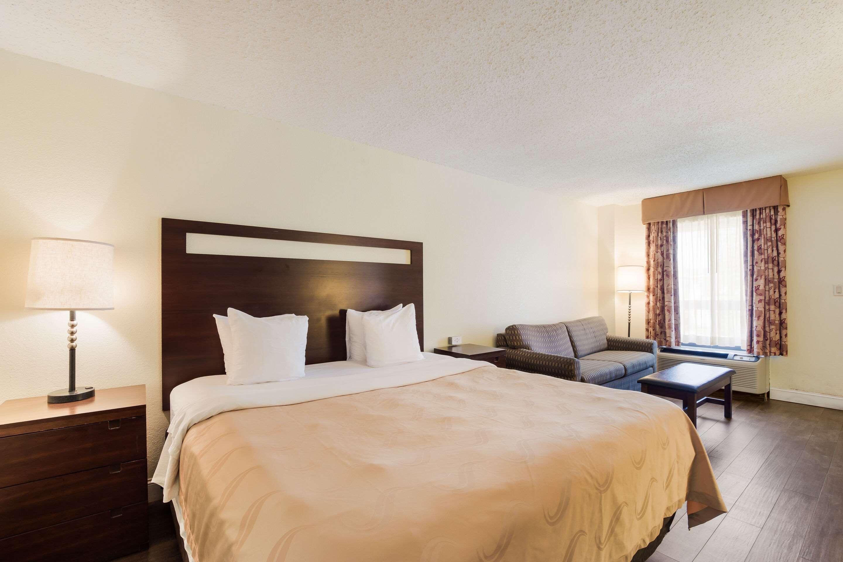 Quality Inn & Suites Conference Center Statesboro Historic District Esterno foto