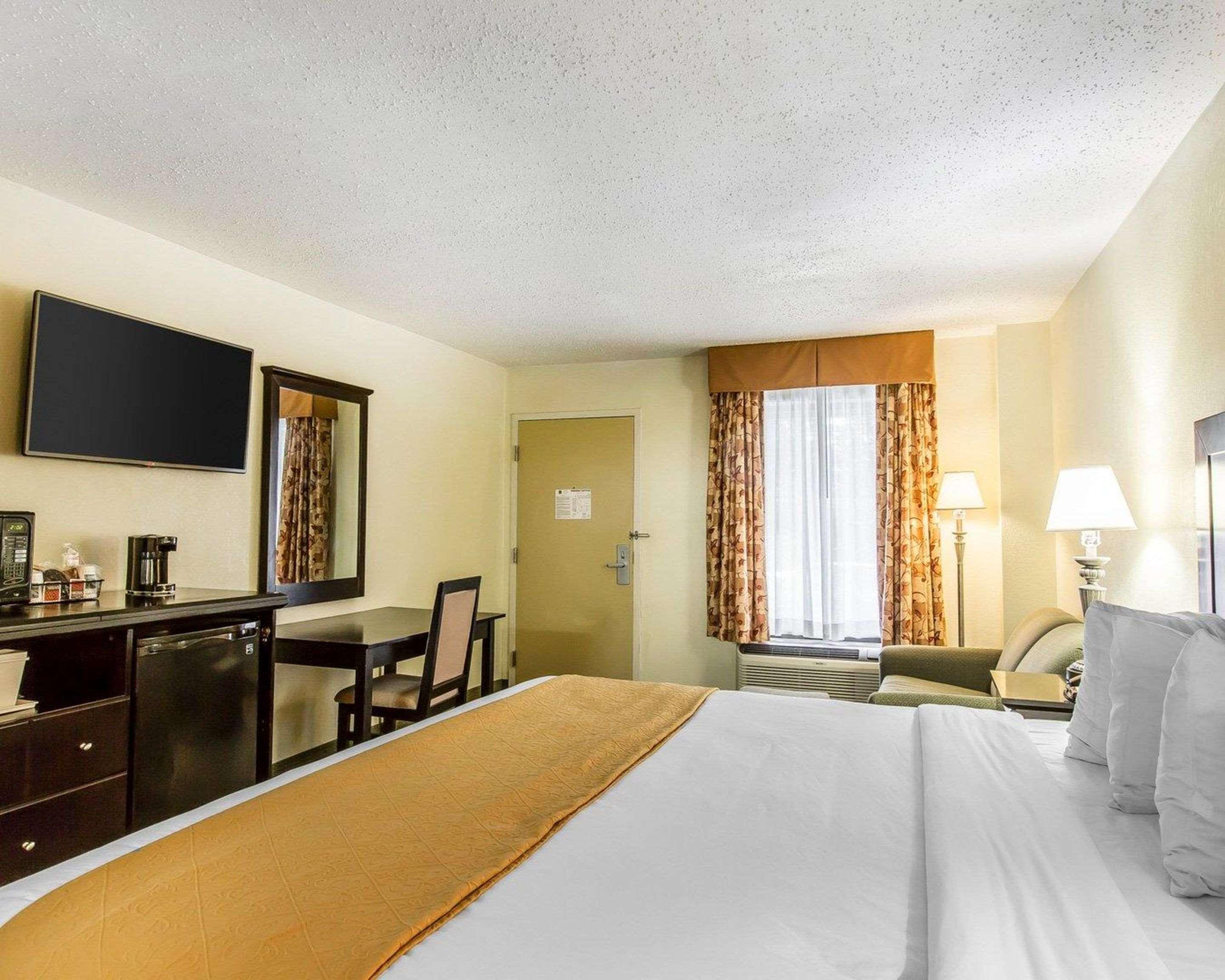 Quality Inn & Suites Conference Center Statesboro Historic District Esterno foto