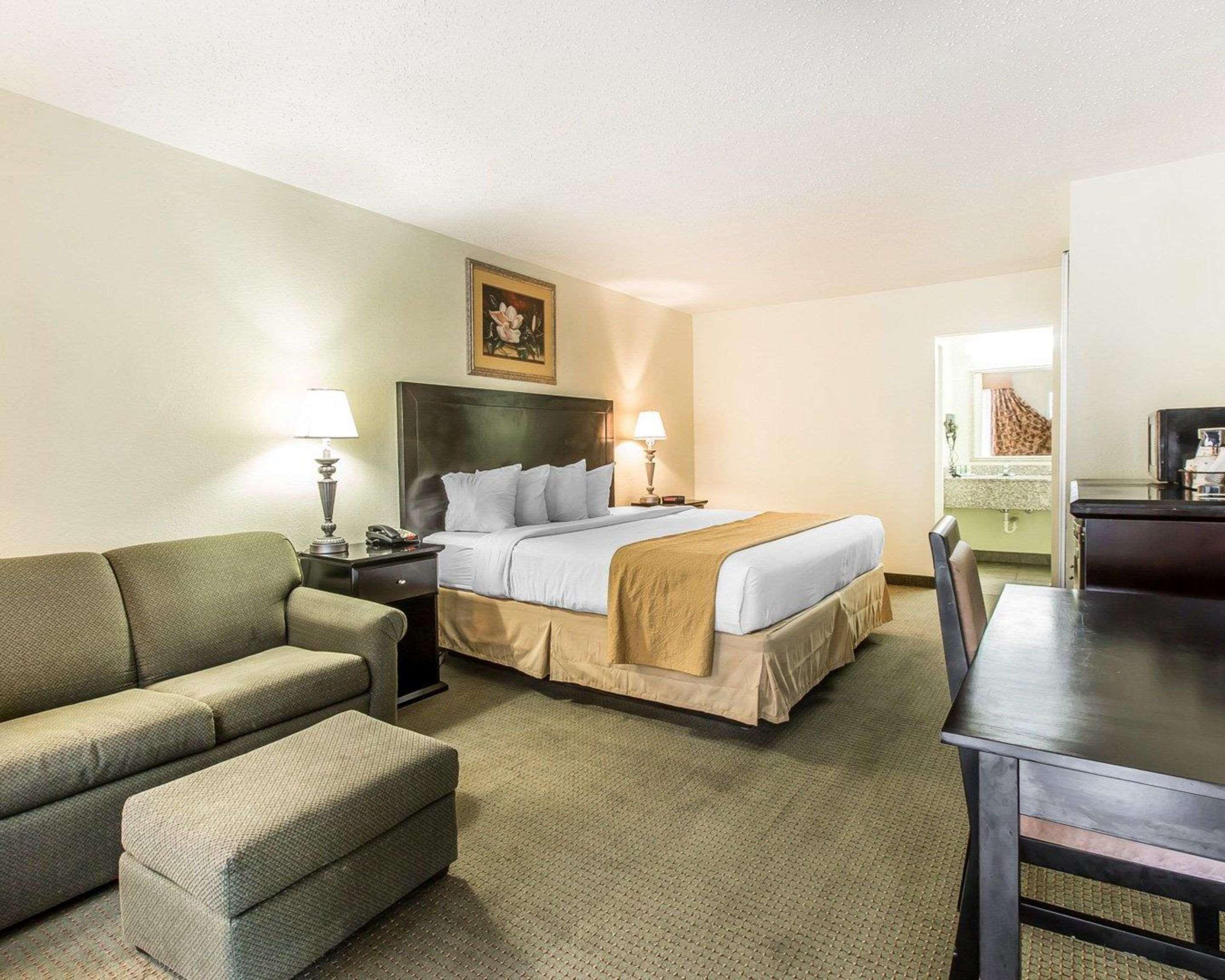 Quality Inn & Suites Conference Center Statesboro Historic District Esterno foto