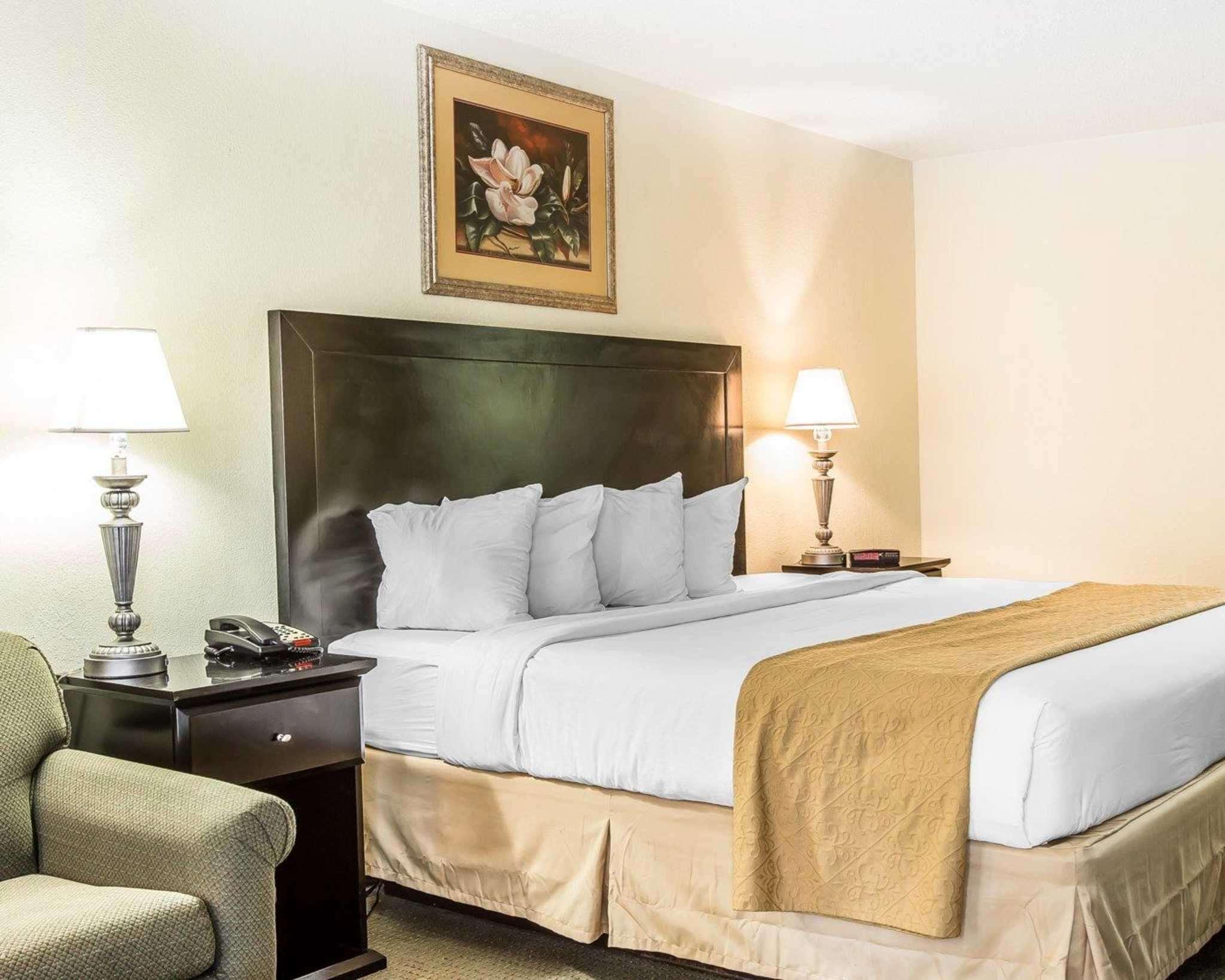 Quality Inn & Suites Conference Center Statesboro Historic District Esterno foto