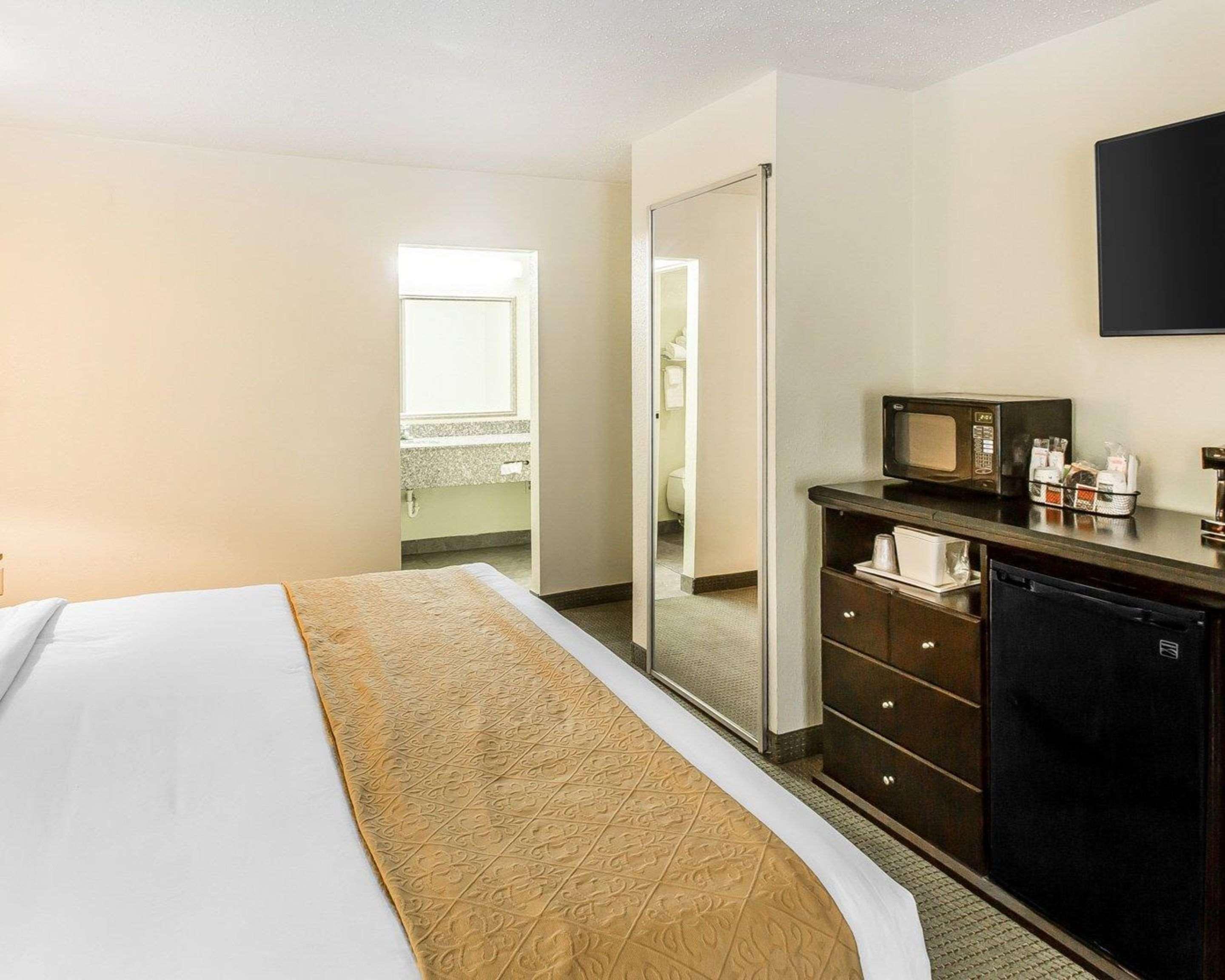 Quality Inn & Suites Conference Center Statesboro Historic District Esterno foto
