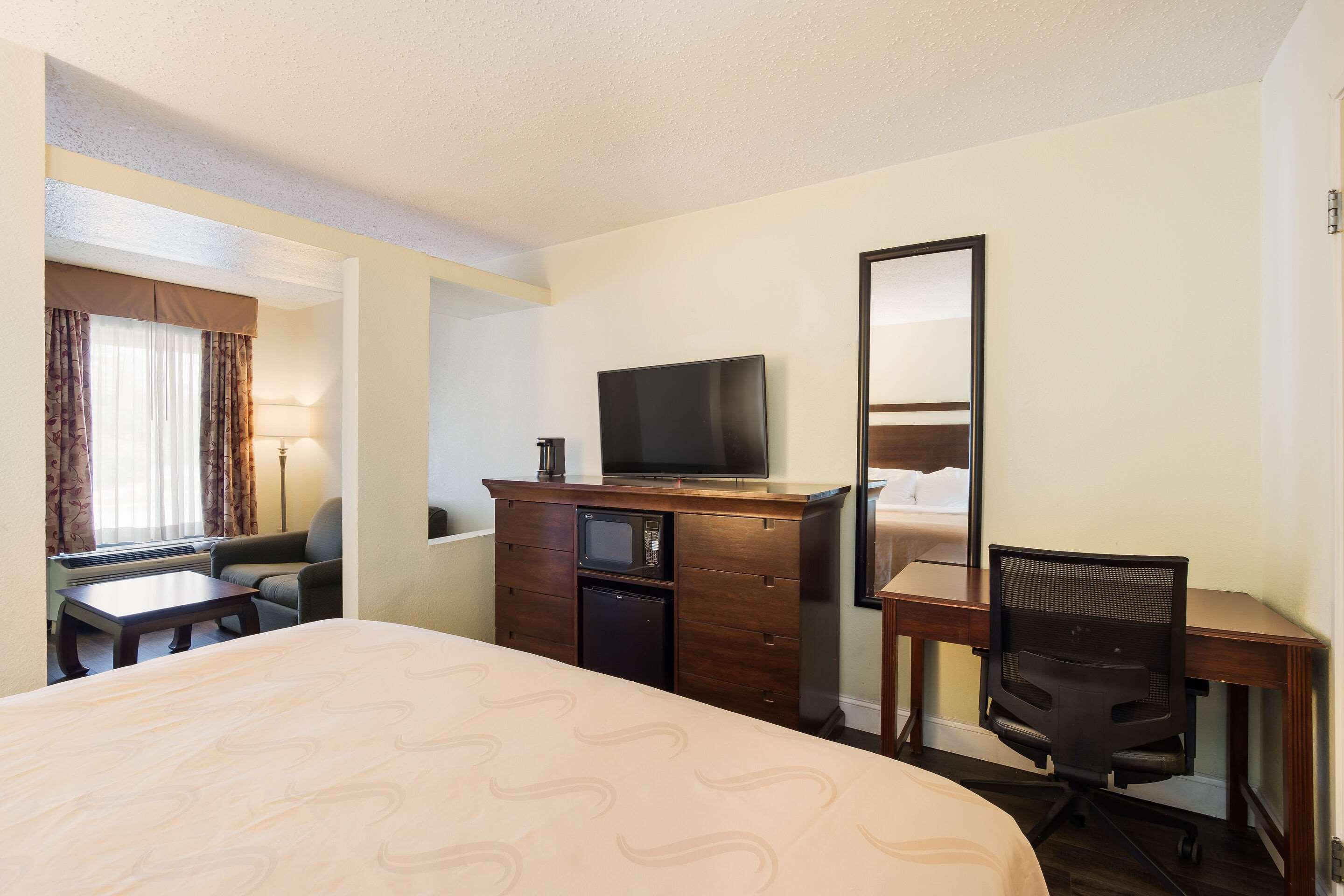 Quality Inn & Suites Conference Center Statesboro Historic District Esterno foto