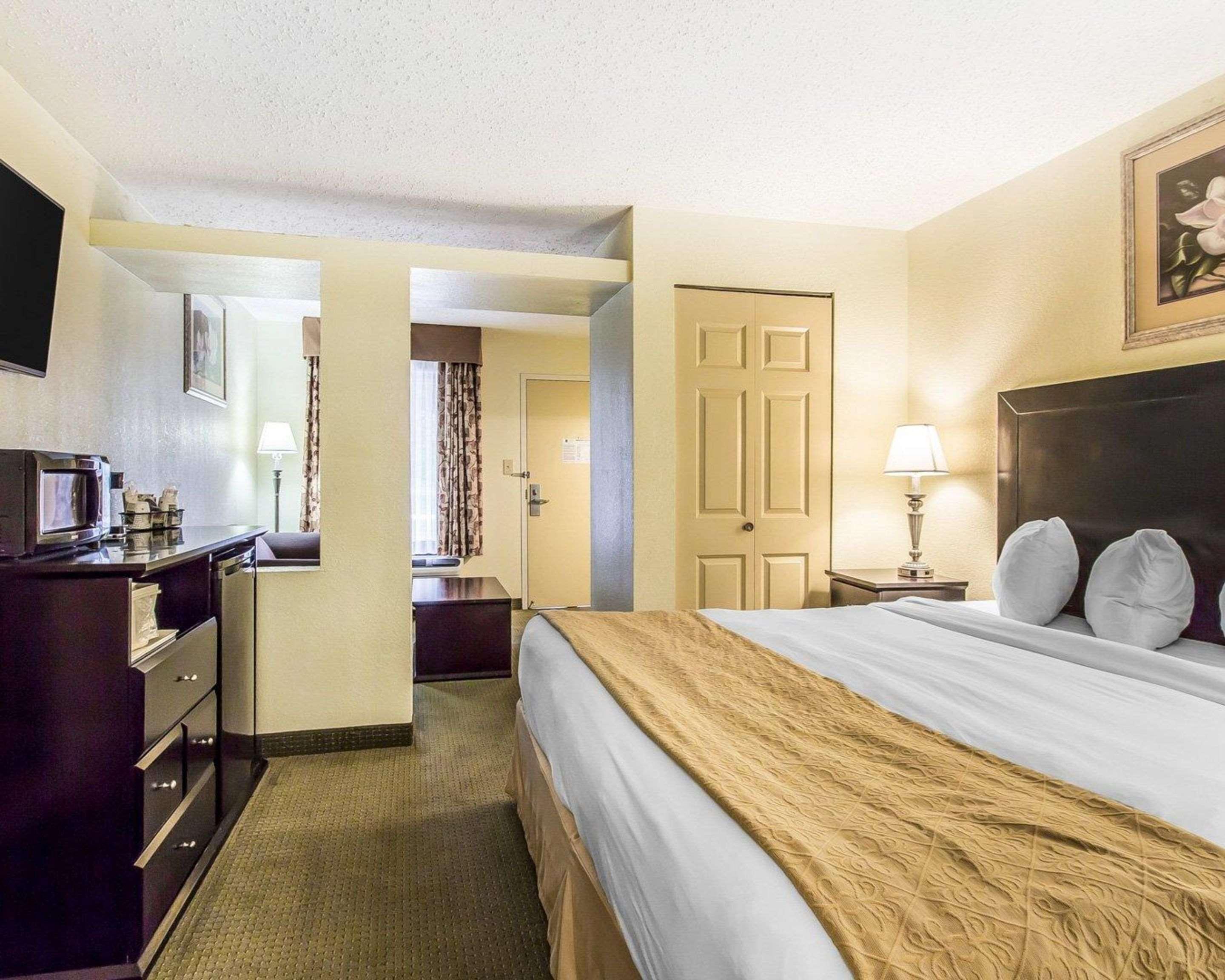 Quality Inn & Suites Conference Center Statesboro Historic District Esterno foto