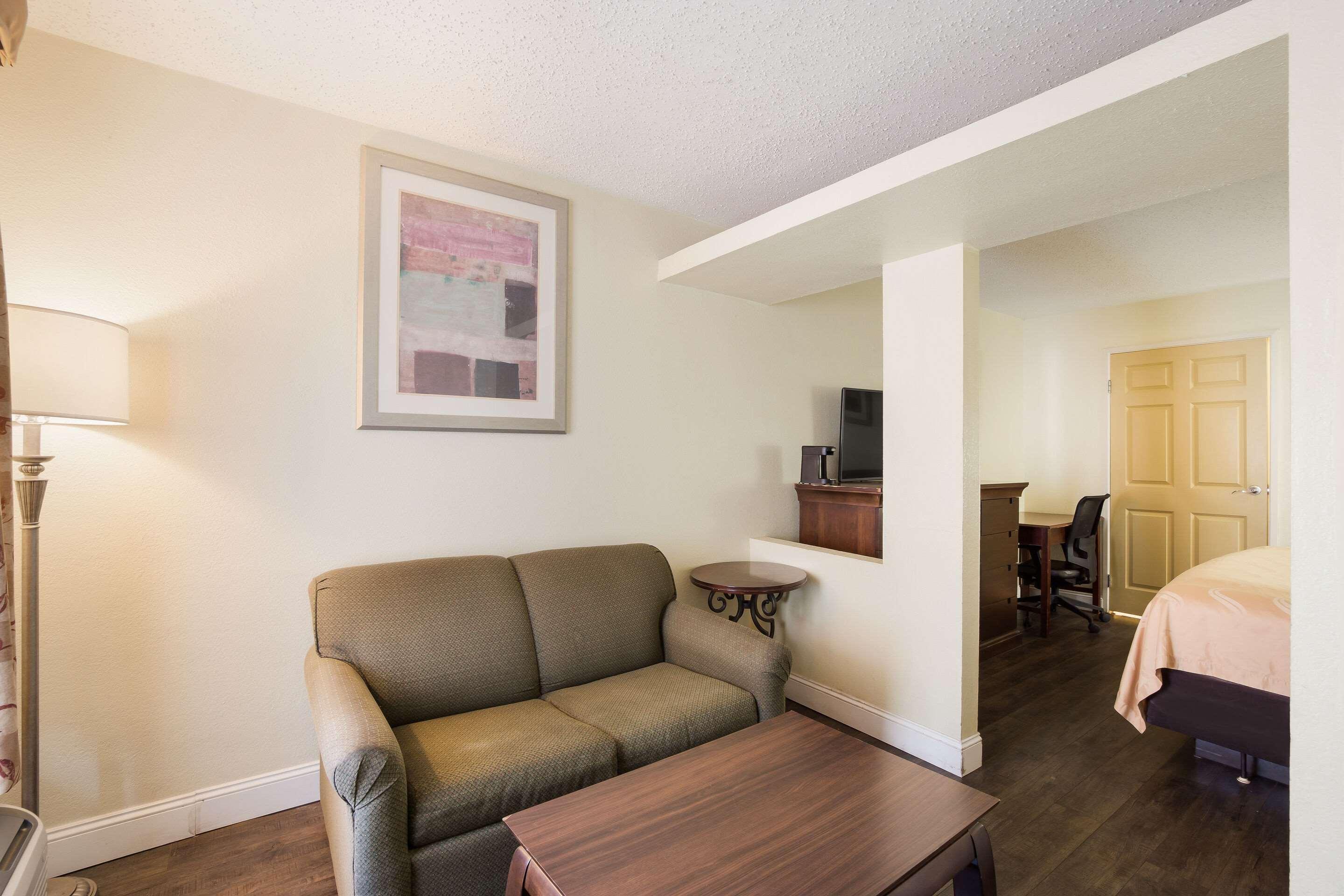 Quality Inn & Suites Conference Center Statesboro Historic District Esterno foto