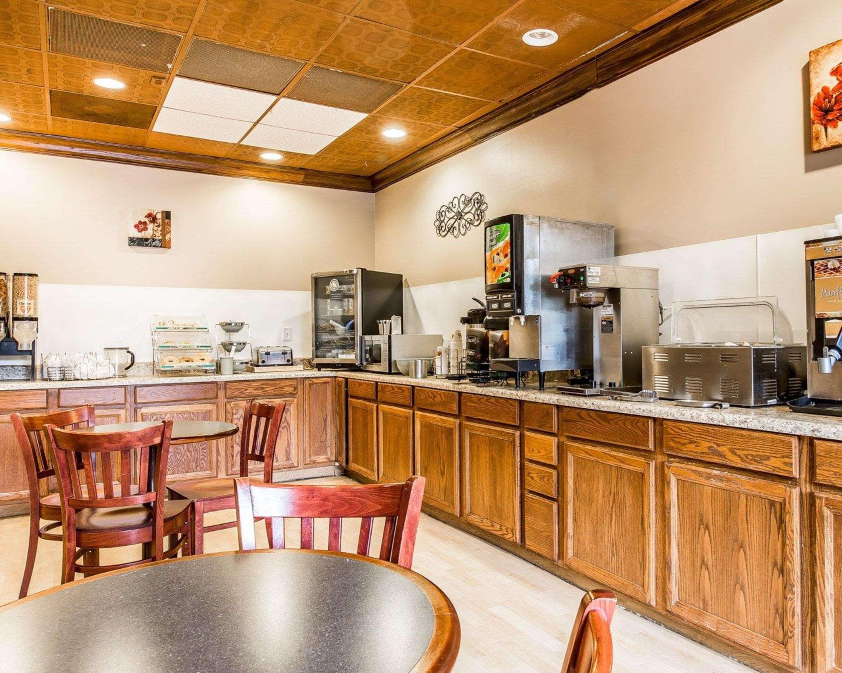 Quality Inn & Suites Conference Center Statesboro Historic District Esterno foto