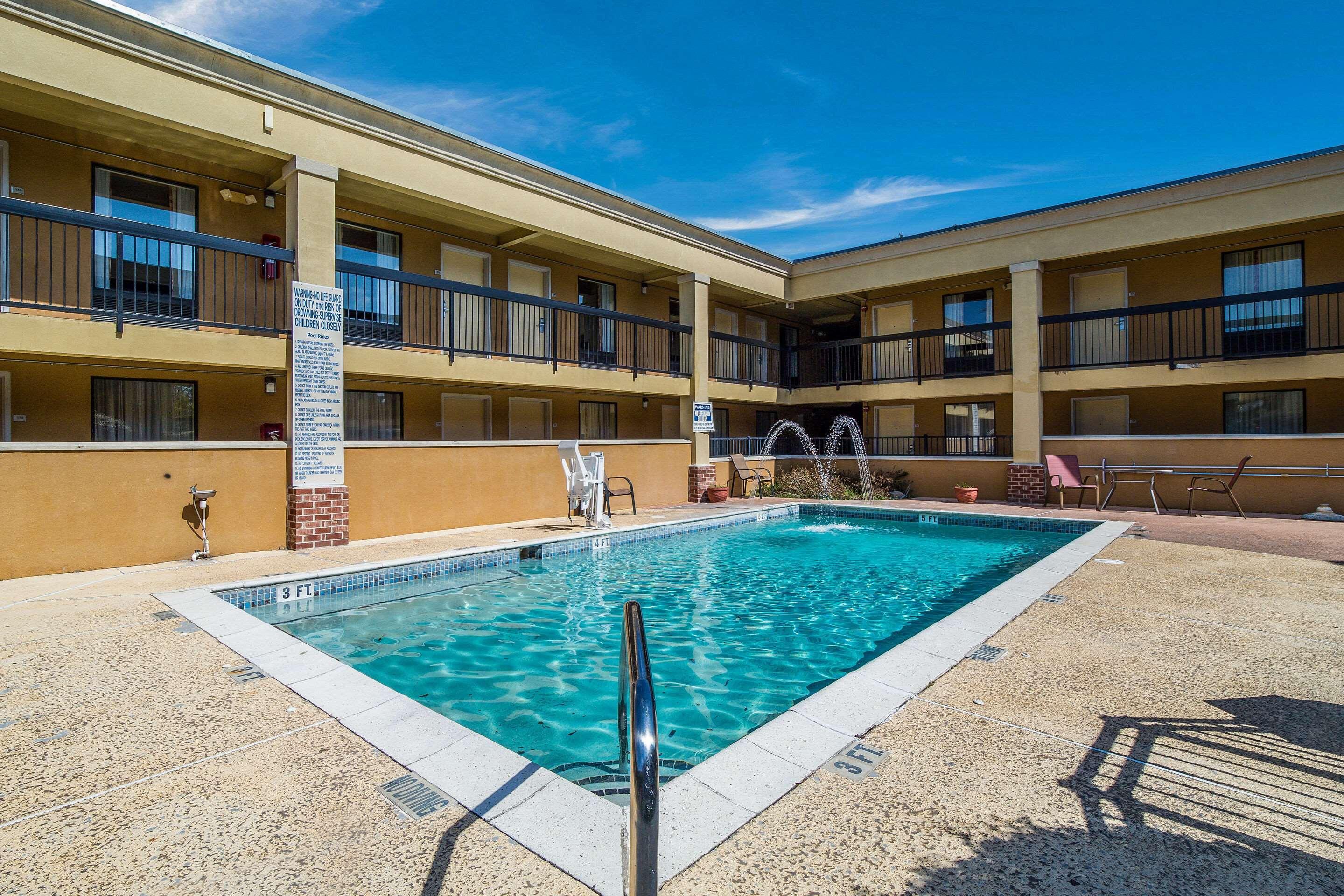 Quality Inn & Suites Conference Center Statesboro Historic District Esterno foto
