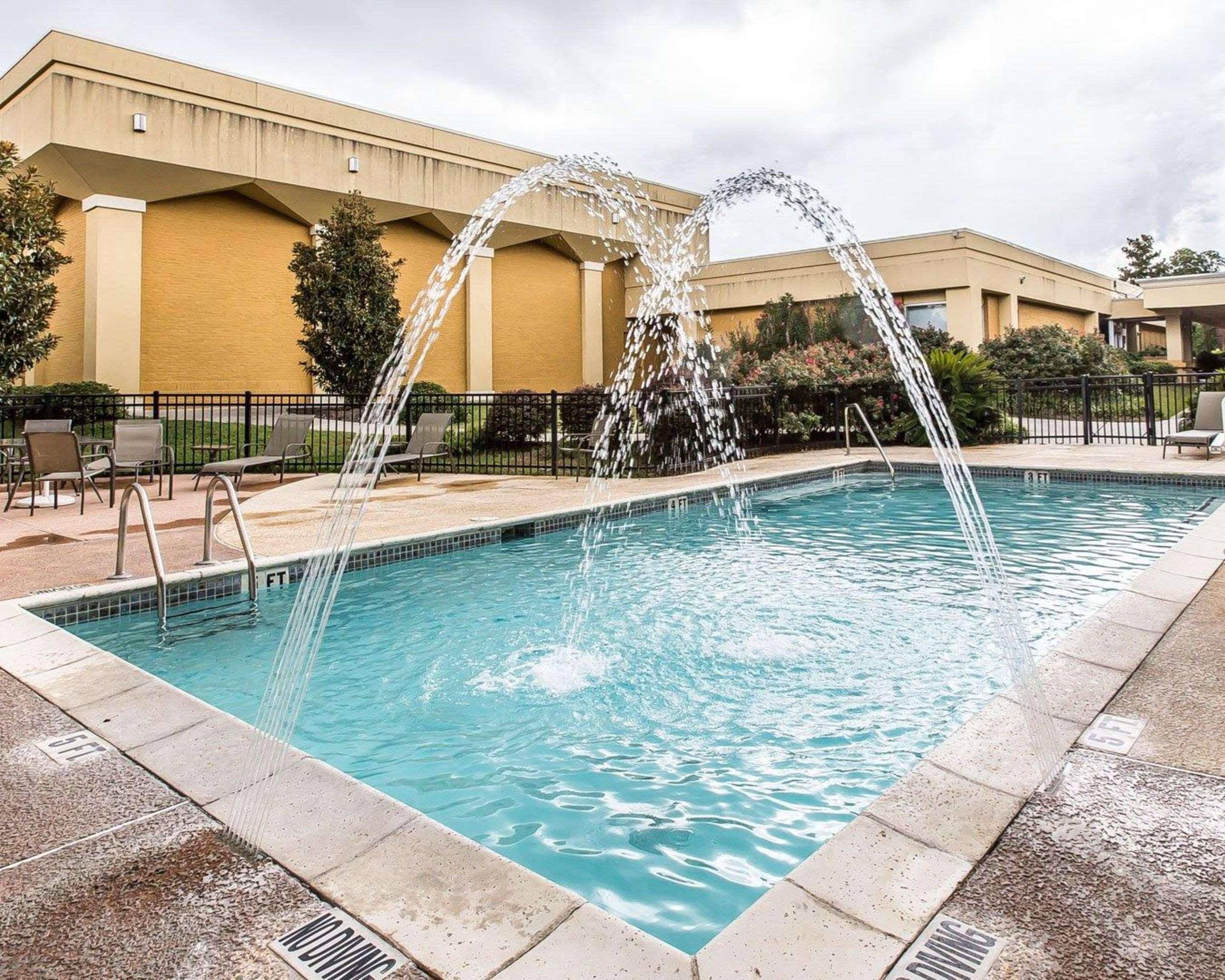 Quality Inn & Suites Conference Center Statesboro Historic District Esterno foto