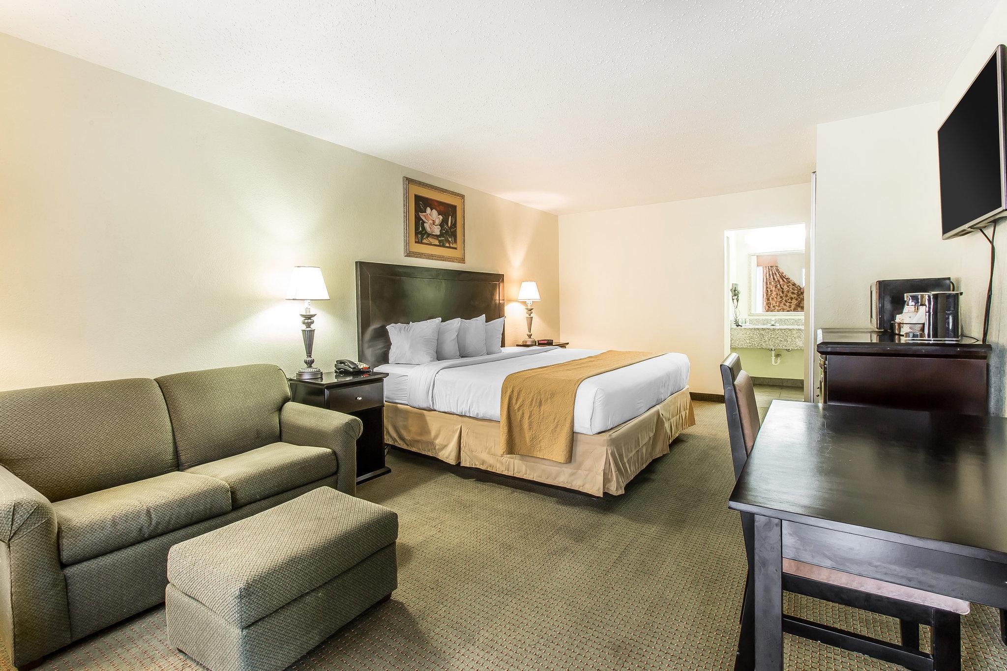 Quality Inn & Suites Conference Center Statesboro Historic District Esterno foto