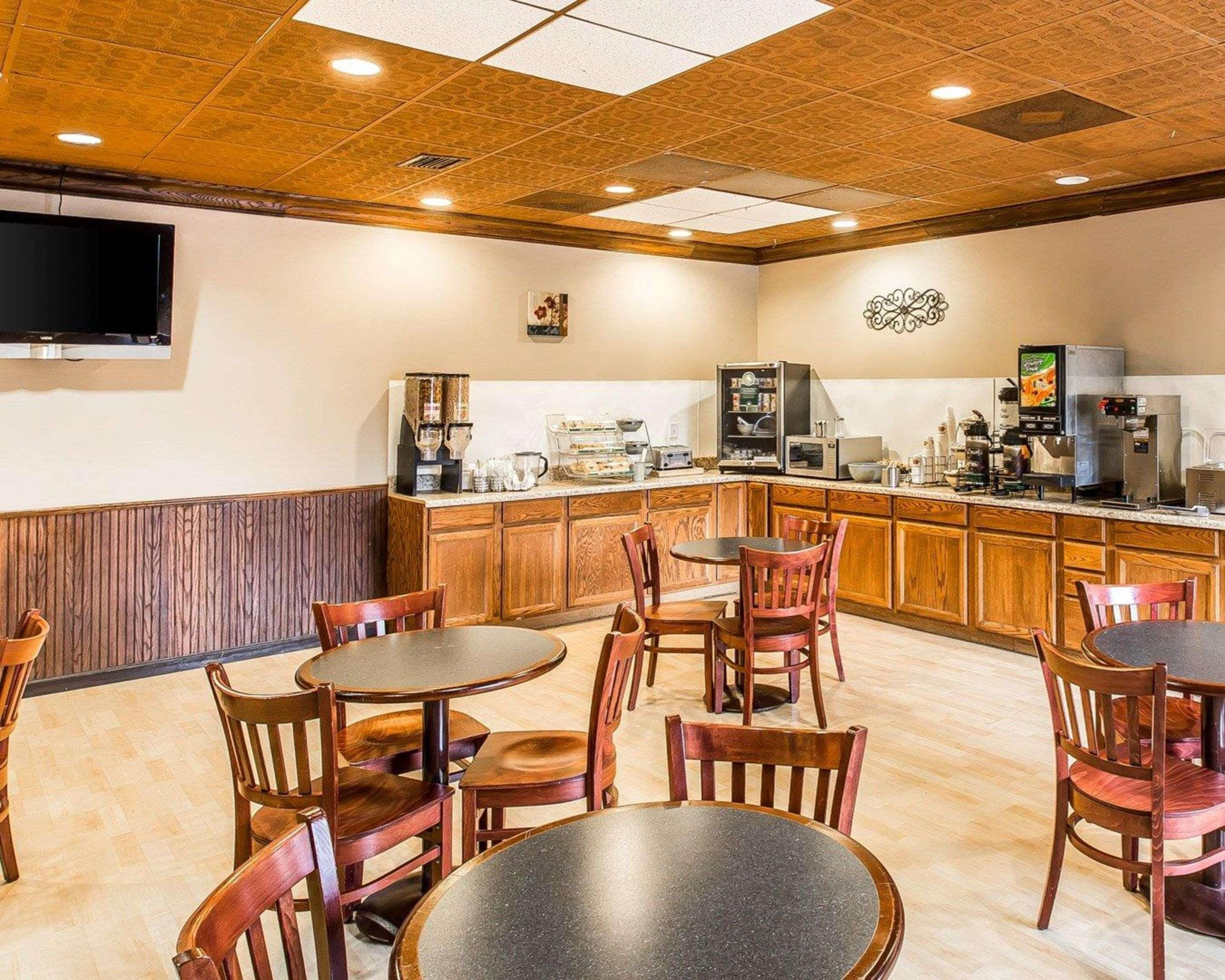 Quality Inn & Suites Conference Center Statesboro Historic District Esterno foto