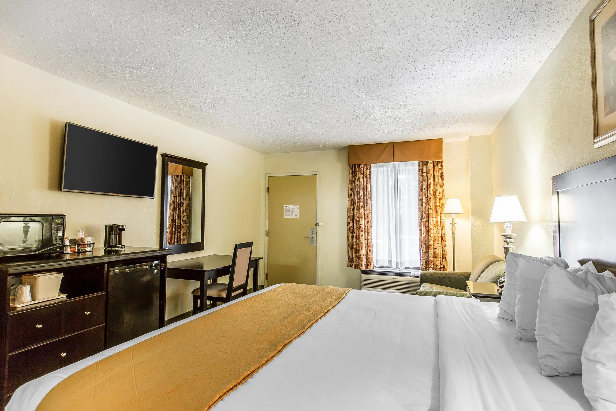 Quality Inn & Suites Conference Center Statesboro Historic District Esterno foto
