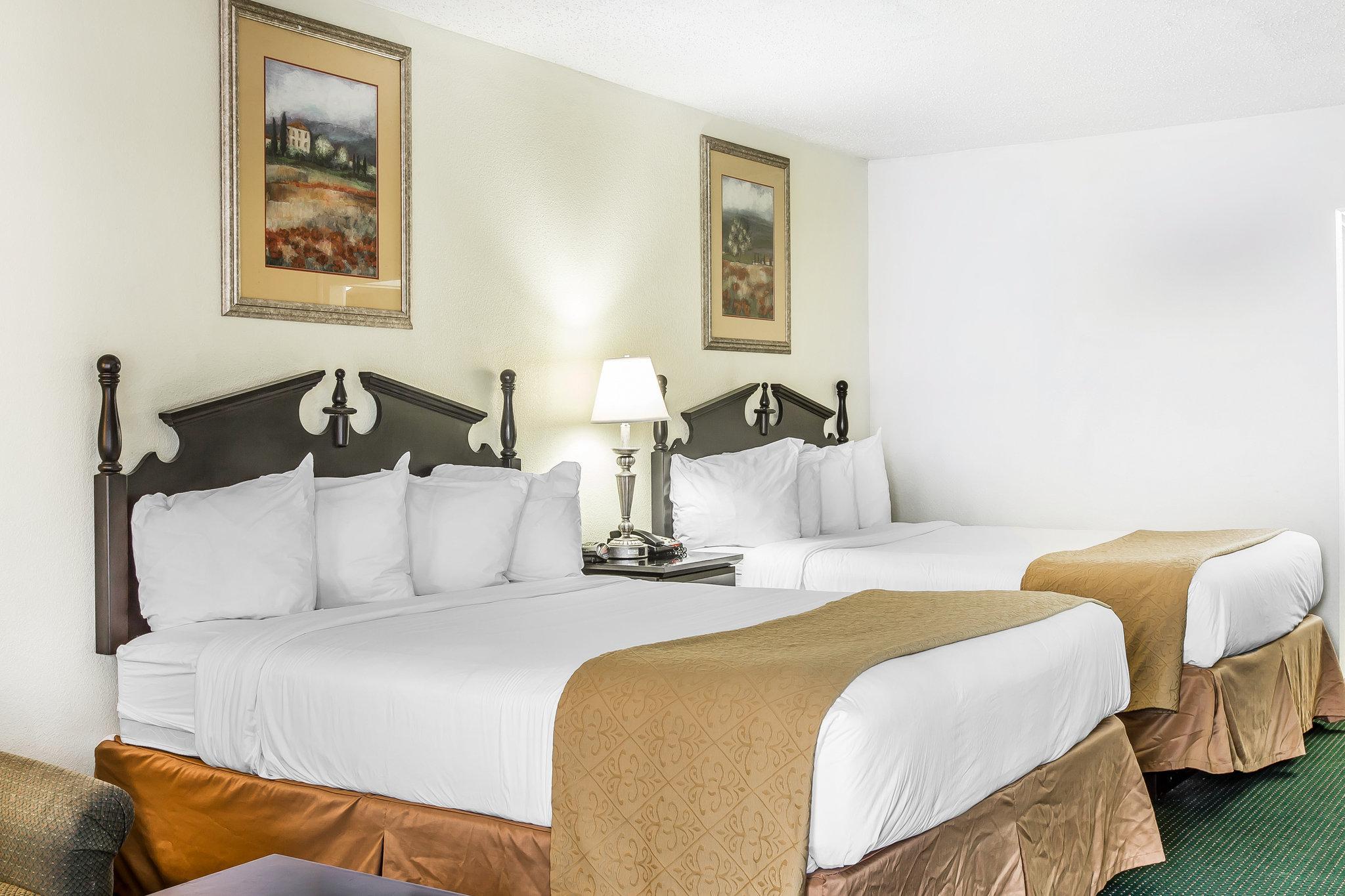 Quality Inn & Suites Conference Center Statesboro Historic District Esterno foto