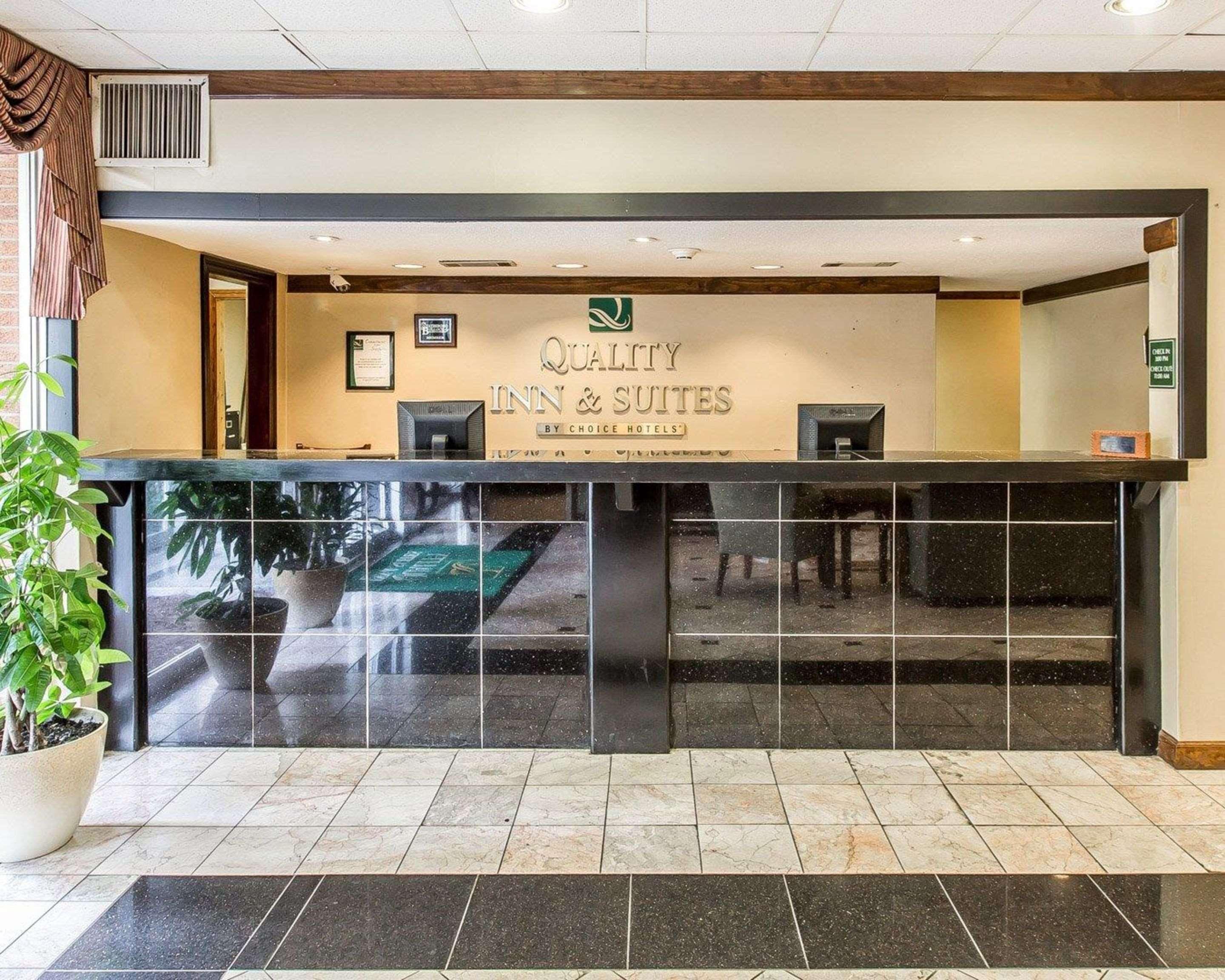 Quality Inn & Suites Conference Center Statesboro Historic District Esterno foto