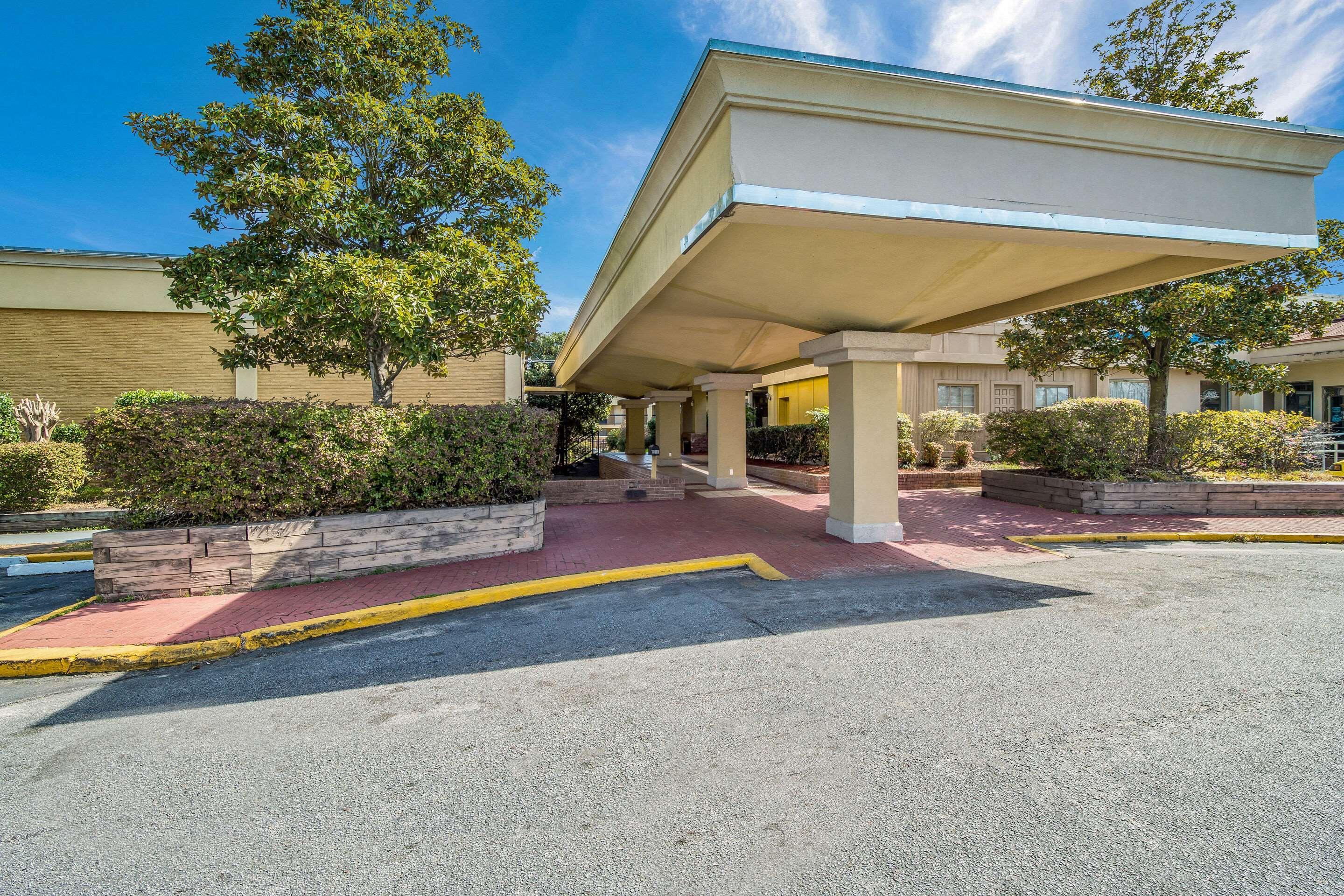 Quality Inn & Suites Conference Center Statesboro Historic District Esterno foto