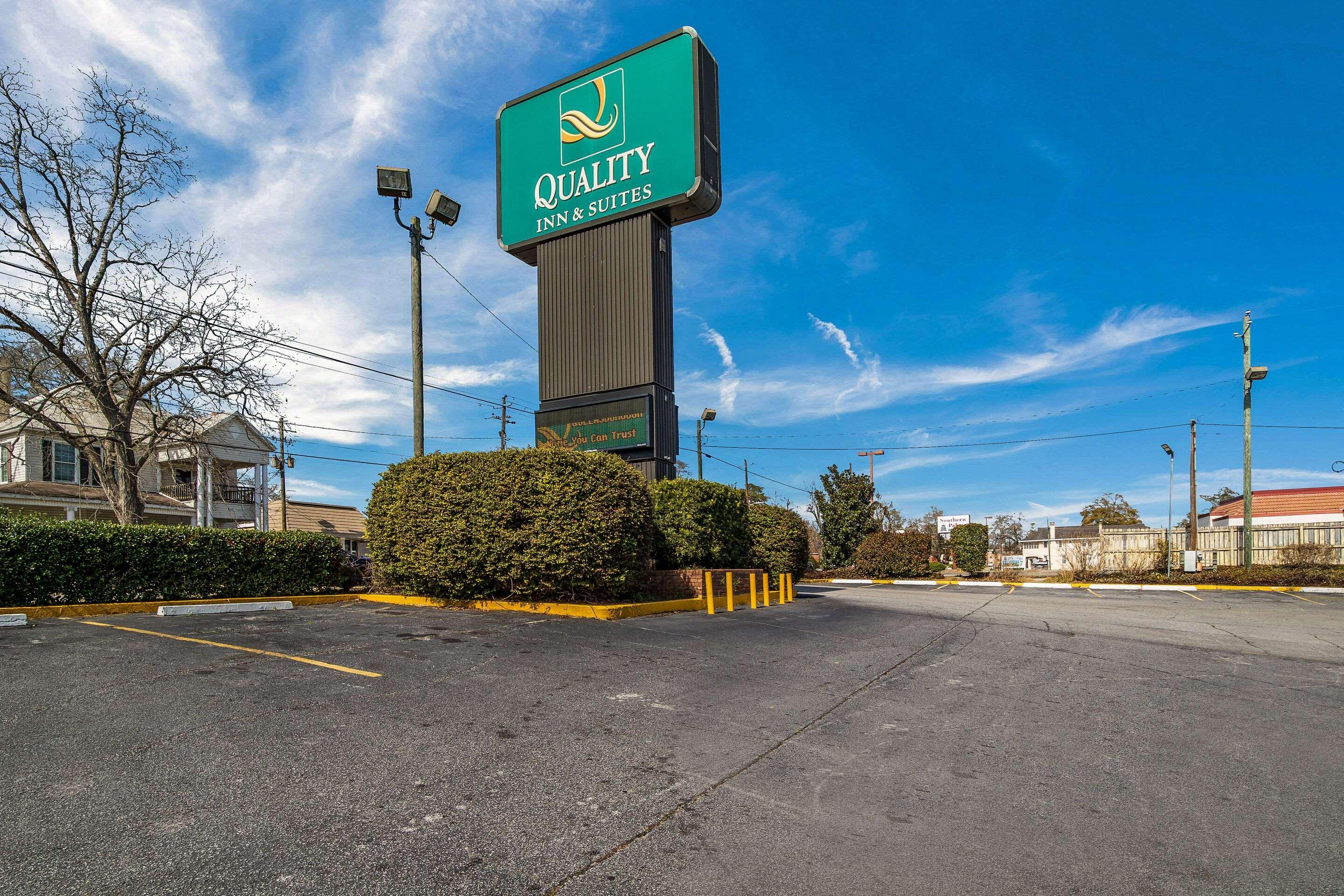Quality Inn & Suites Conference Center Statesboro Historic District Esterno foto