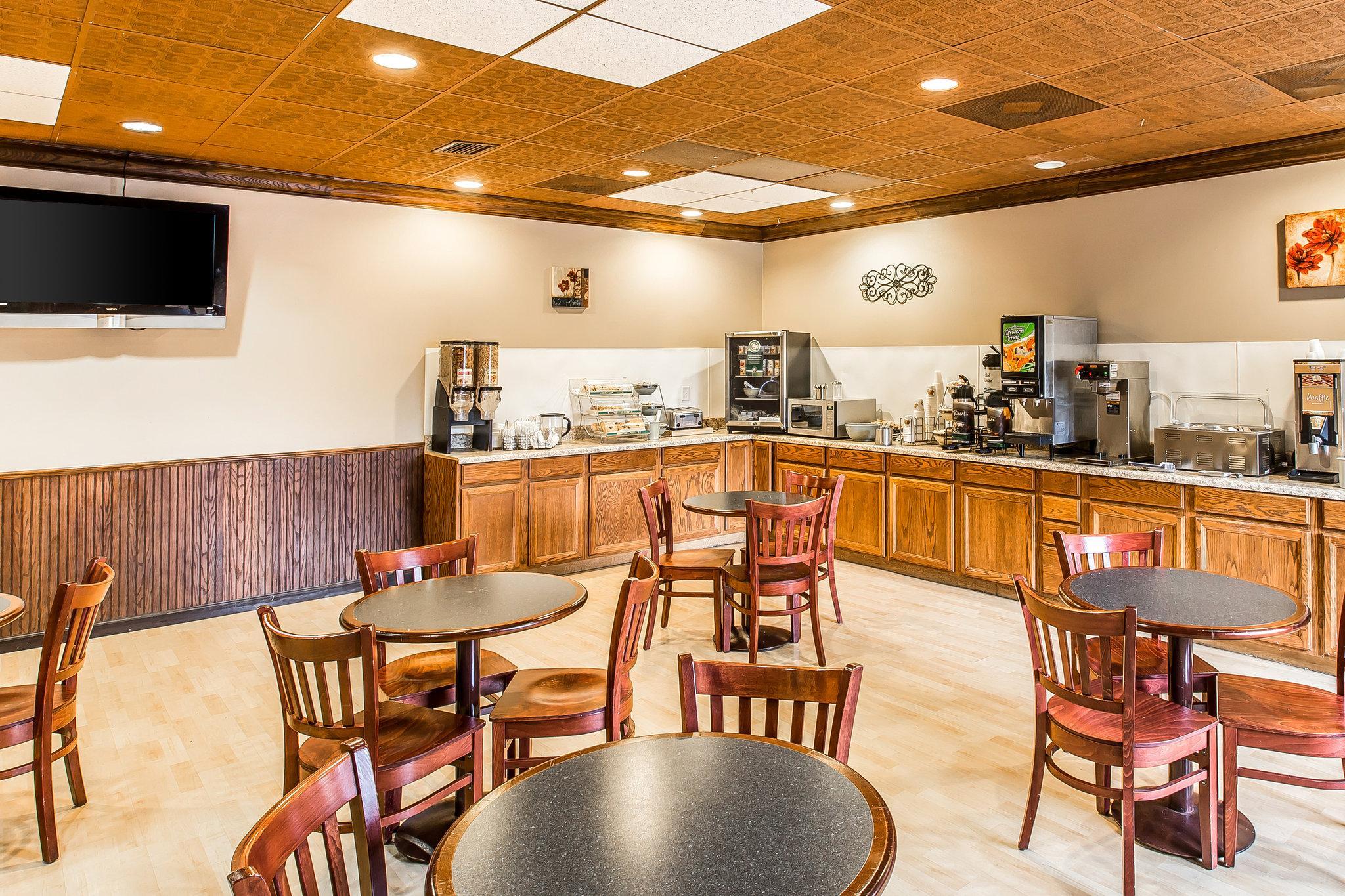 Quality Inn & Suites Conference Center Statesboro Historic District Esterno foto